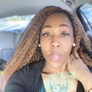 Meet your Posher, Joi